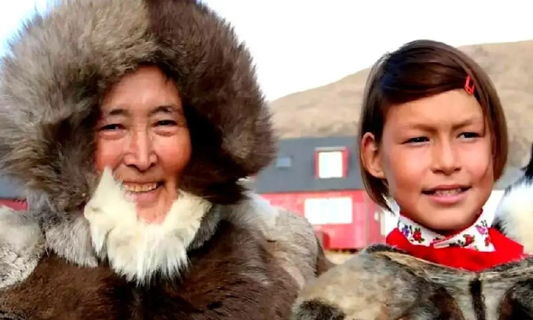 一个国家给别人女孩偷偷上环，拖到现在才道歉，这事听着就冷。
 
很多年前，格陵兰