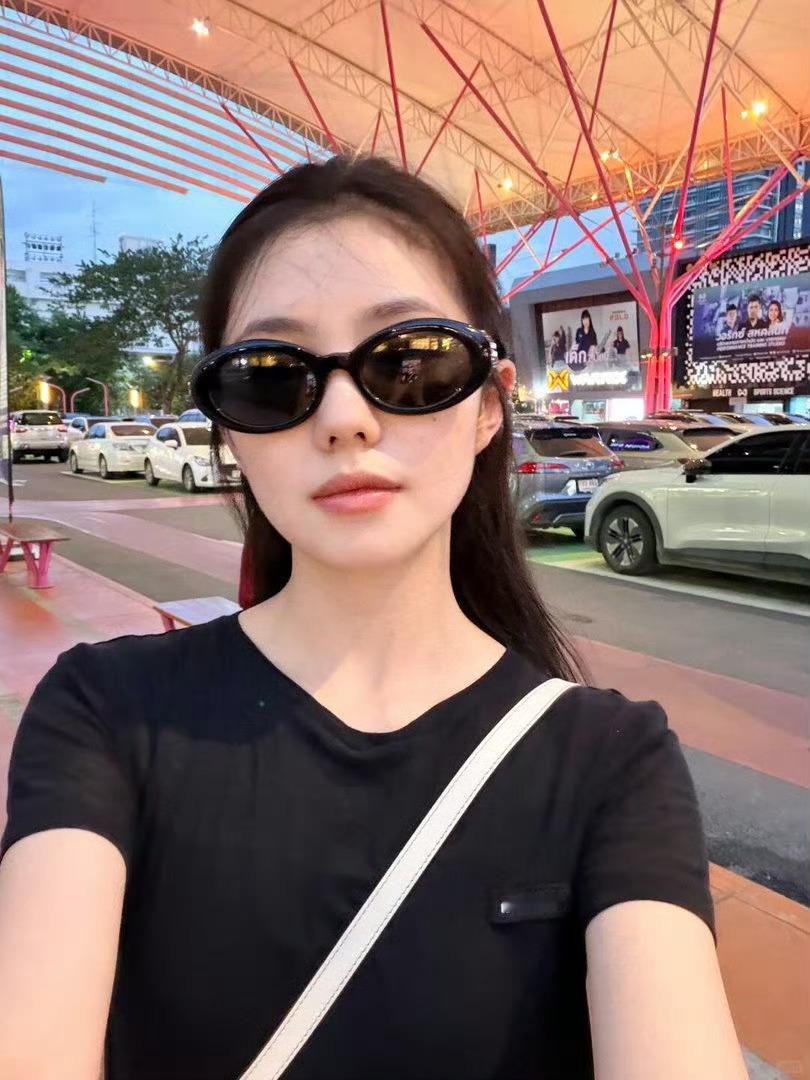 刘浩存 老式小孩 更新啦！老式小孩回归每次看存儿发的照片都会被狠狠治愈呀❤️🩹