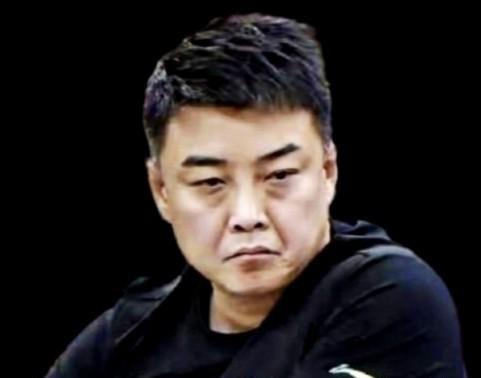 温瑞博横滨赛首轮凉凉，争冠任务全压向鹏、陈垣宇、周启豪身上了。他输球原因挺明显：