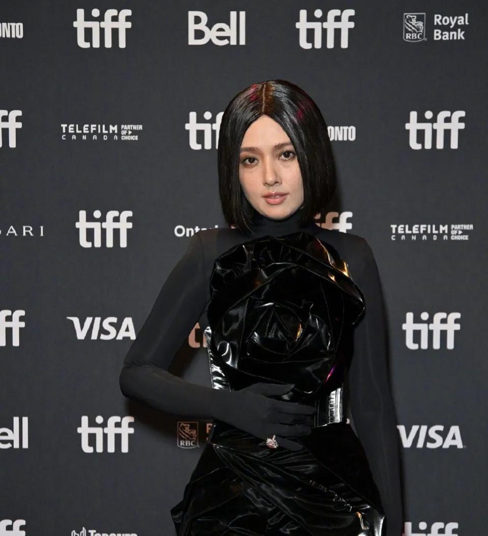 郭碧婷断崖式衰老，
引发热议！
网友都不敢相认，印象中的她应该还是个女孩的样子。