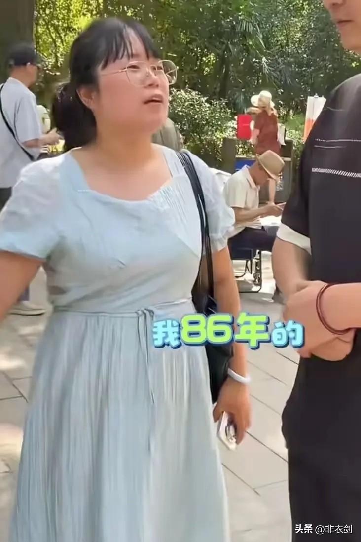现在相亲市场上，有些人根本就看不清自己，要求特别多还很奇葩。

有一个86年的大