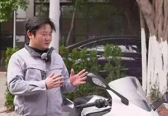 张雪回应陈光标送千万劳斯莱斯：我接受。

既然老陈已经说了，我建议，老陈赶紧把车