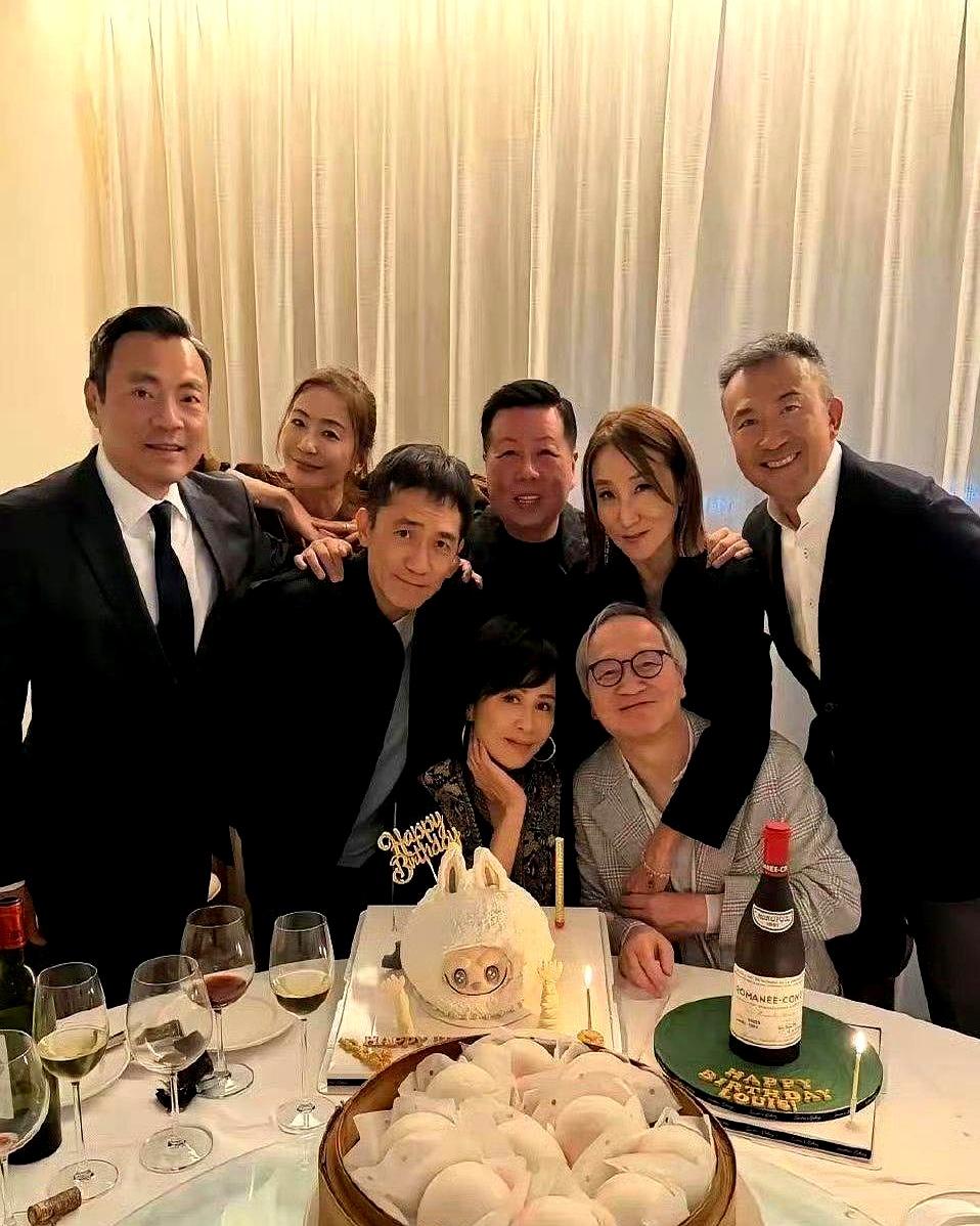 刘嘉玲过生日只配吃馒头，还被家人嫌弃太寒酸？
 

这绝对是我今年听到最好笑的笑