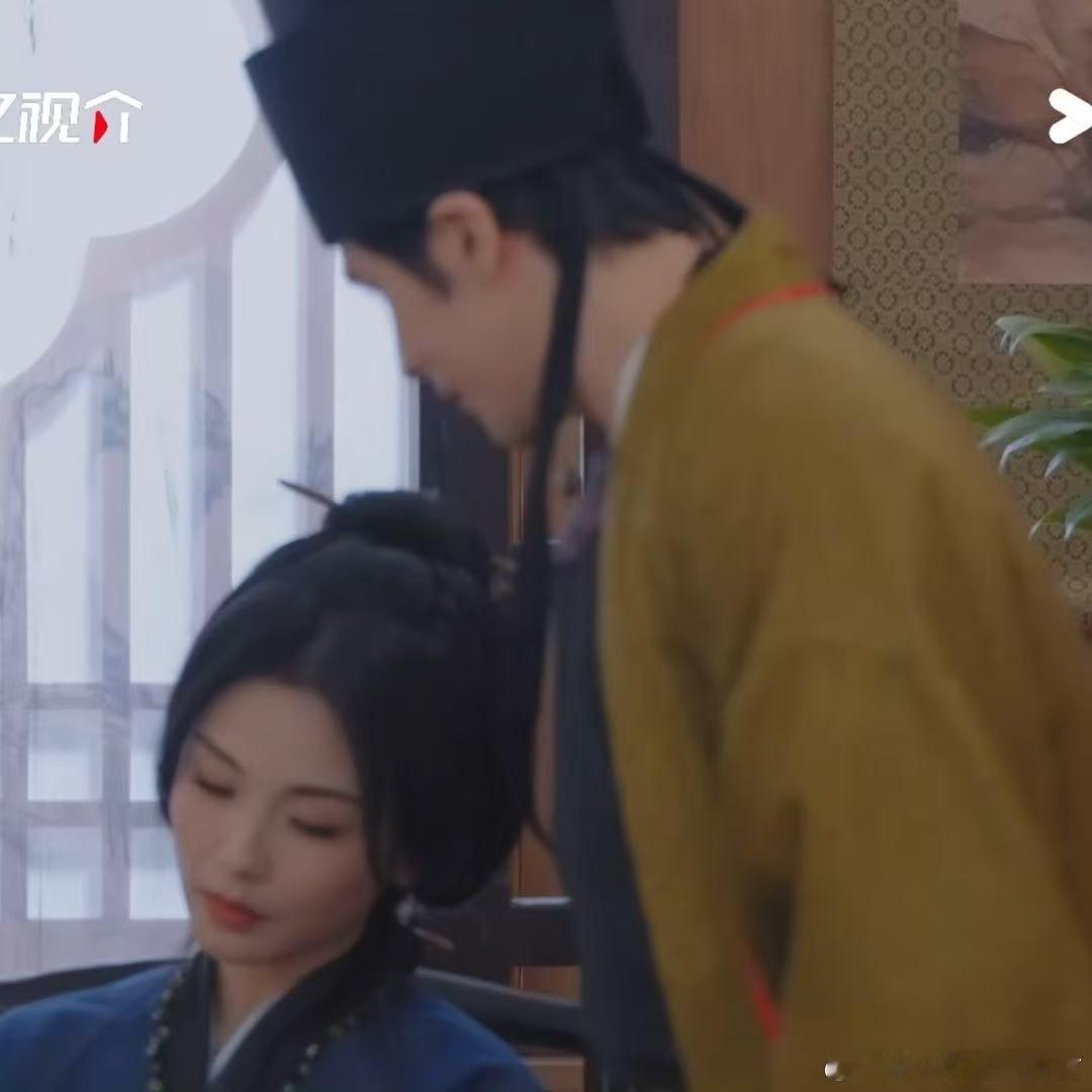 张伦硕对刘涛何赛飞左拥右抱无限超越班 即兴考核名场面！张伦硕摇铃往返无缝切换，依