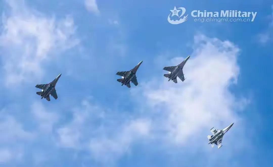 中国新型军事装备的密集亮相，以及印巴空战展现出的实战能力，正迫使美国全力寻找维持