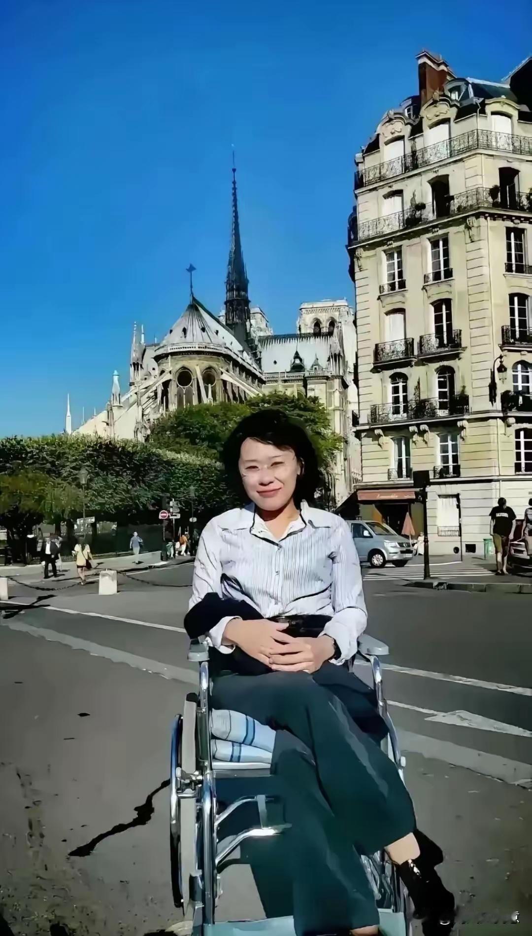 从纸质世界到网络时代
从收音广播到智能音像
从上世纪到本世纪，不断改革和改变我们
