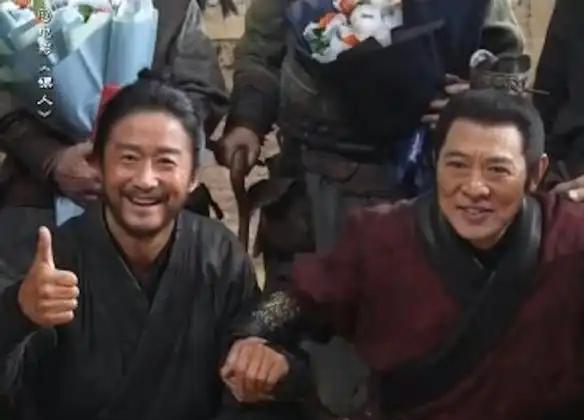 7.5亿砸进去，只听见5.5亿的响。
这就是今年春节档最残酷的数学题。
你算算，