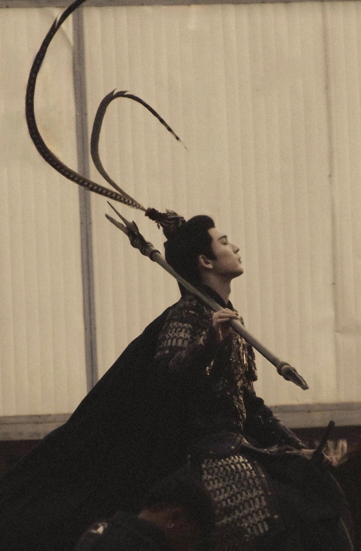 AI盯上了逐玉太好了，以后让AI帮我写读后感、剪视频、做安利PPT我只需要负责躺