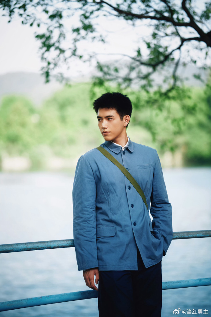 七十年代又争又抢的男主来了 他一现身，那股子又争又抢的劲儿像团火🔥 抢物资时凶