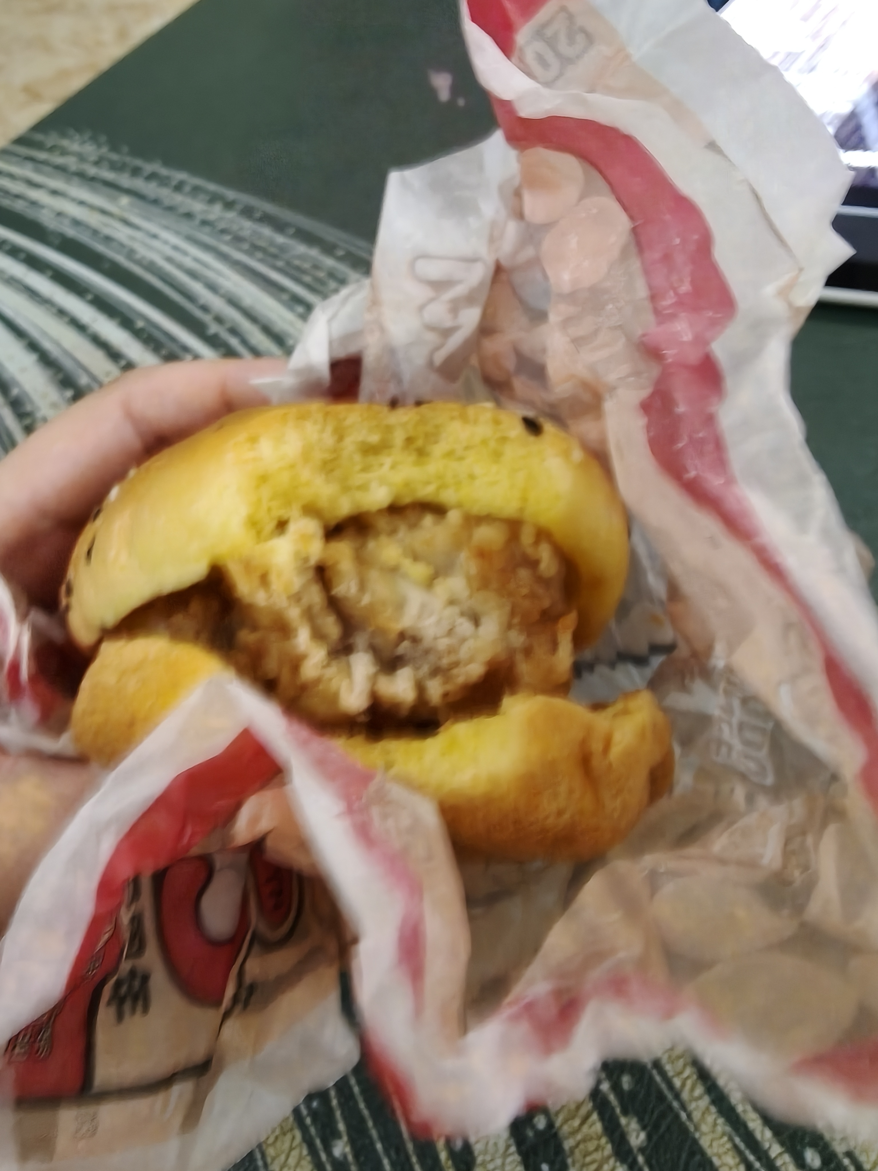 好饿。 