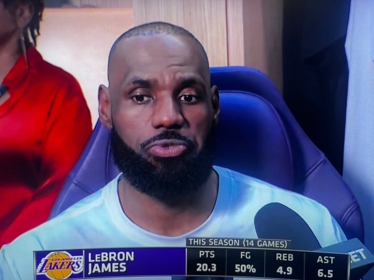 詹姆斯谈湖人队的防守问题：“我手头没有具体数据。我觉得今晚防守端我们有过一些不错