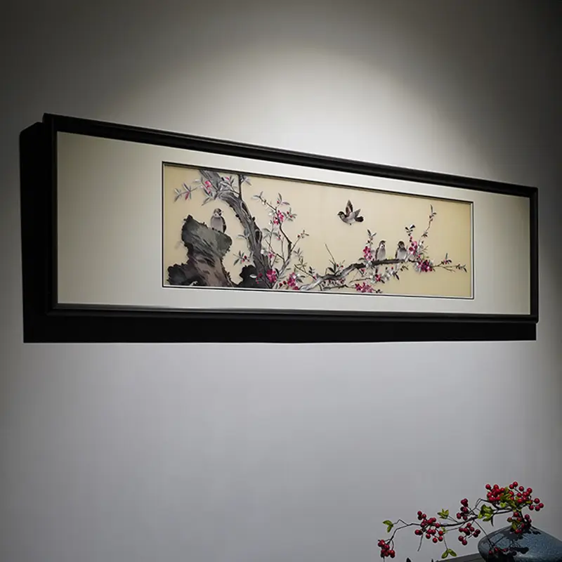 绫织梅影迎灵鸟，喜上眉梢入宅来 床头空白、茶室墙面缺少氛围感挂画，这款...
