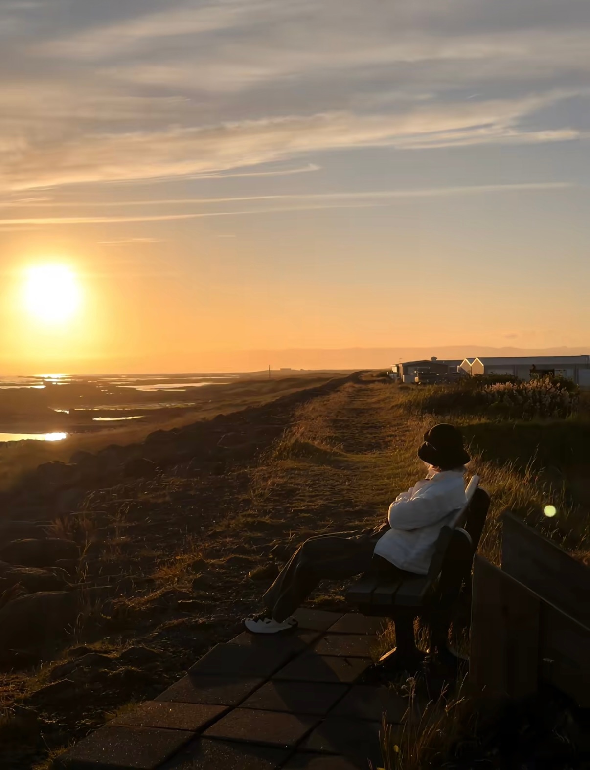 我也经常喜欢一个人静静地坐着看日落🌅 ​​​