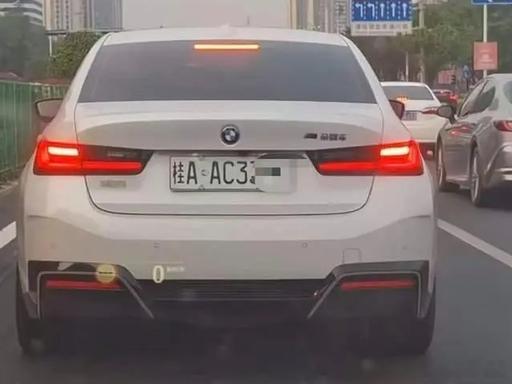 多地新能源车牌绿色变白色 近期多地出现新能源绿牌 “变白”主要是部分车主为追求个