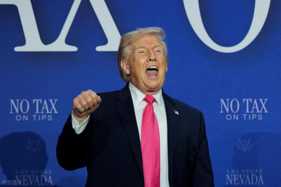 伊朗再次封锁霍尔木兹海峡，特朗普似乎有些“破防”了，他强调说：“他们又想封锁海峡