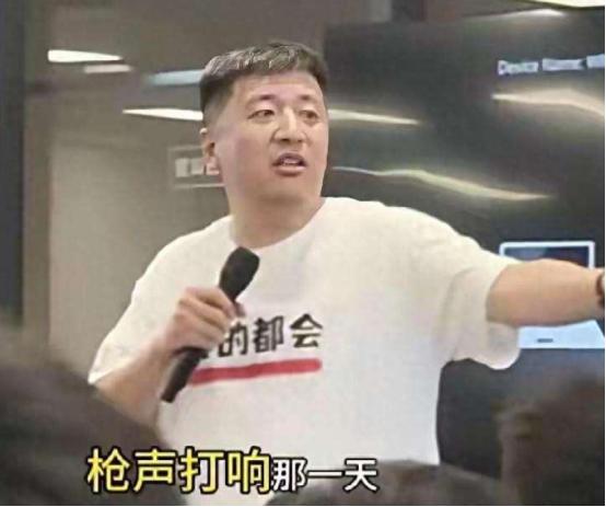 要捐1亿支持统一的张雪峰塌房，大V怒斥他是表演性爱国，都是为了生意

 
张雪峰