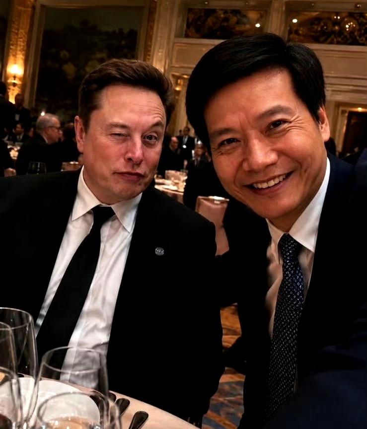 马斯克转发与雷军合影的帖文。