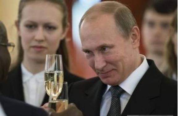 幸运的是，俄罗斯还有一个普京，不幸的是，俄罗斯只有一个普京。民调出来了，果然民众