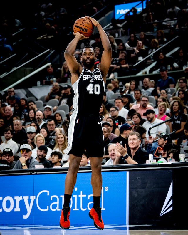 晚安马刺 人不可能每一步都正确，不用回头看，也不要批判那时候的自己，要始终相信所