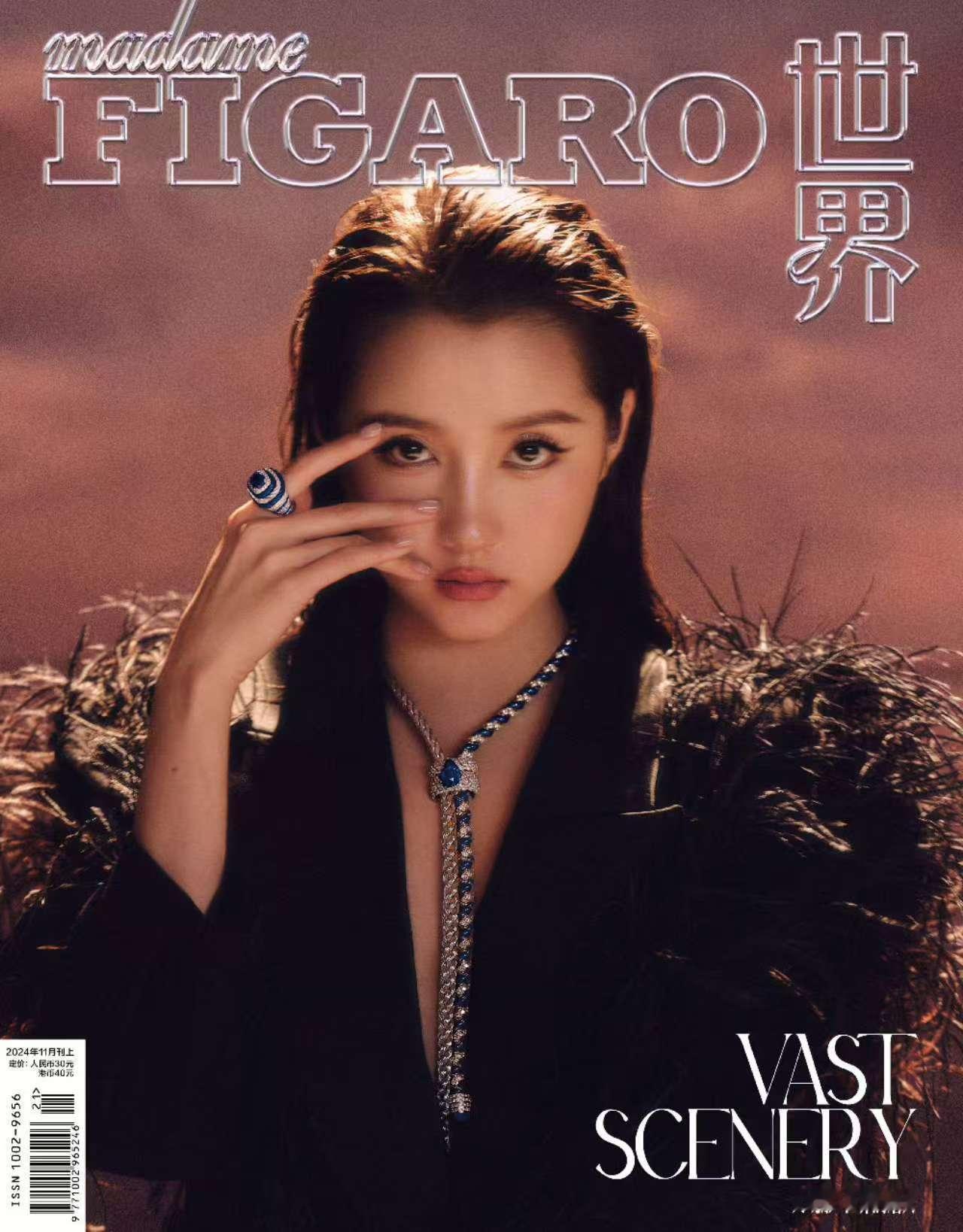 娱乐[超话]  关晓彤深v背头  关晓彤背头 关晓彤杂志背头造型，太酷了，这个造
