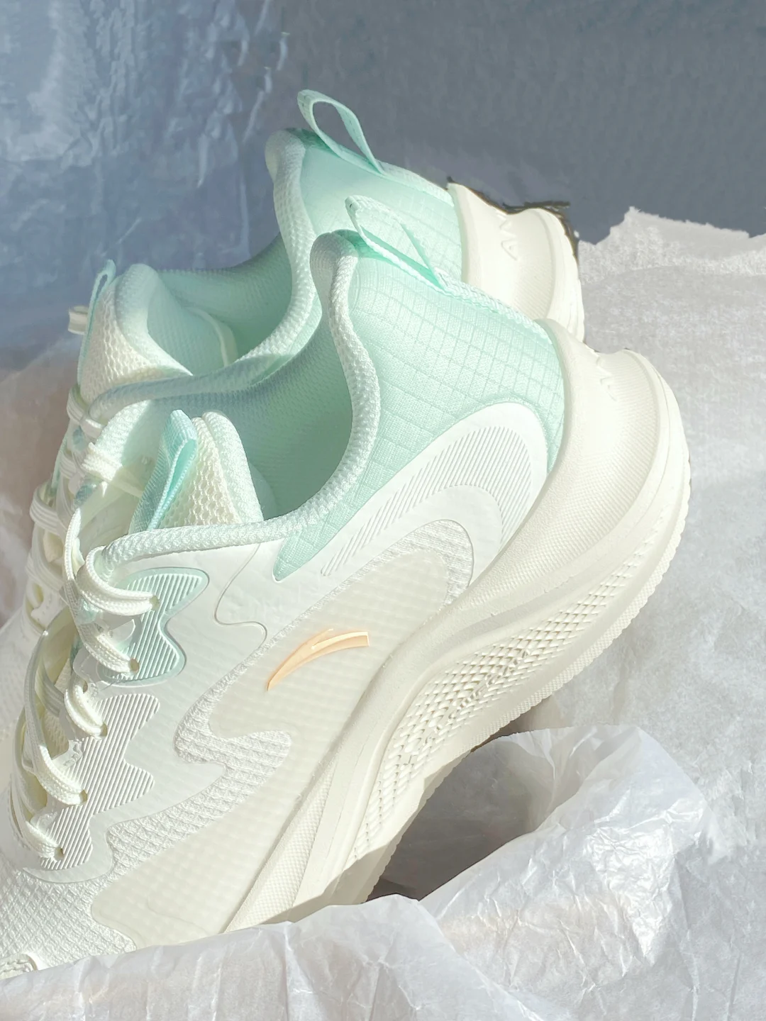 姐妹们🍃安踏这双绿野仙踪是真的轻啊！