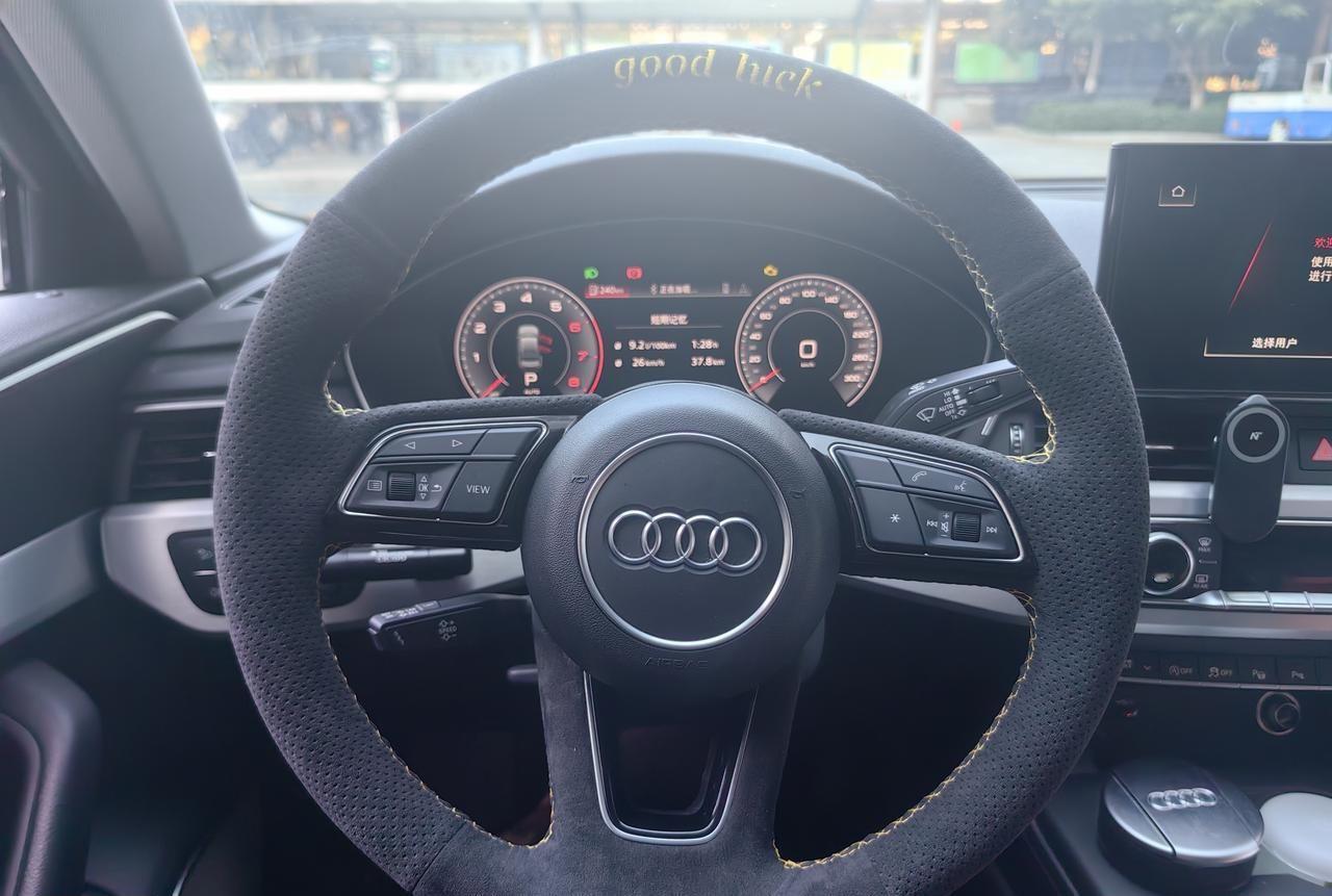 我对内饰改装的态度一直是“轻改不爆改，实用为主”，毕竟车是自己天天开的，舒服顺手