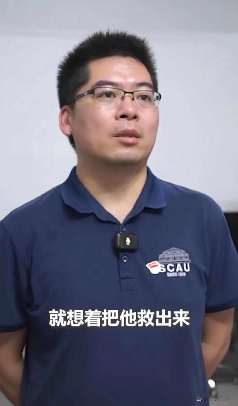 这个镇干部，火上央视！火上人民日报！

5 月 1 日，广东韶关，路上两车相撞后