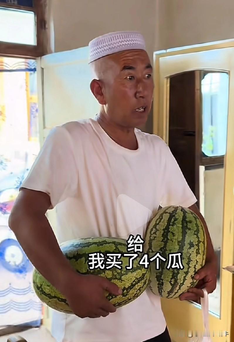 穆萨爸爸其实是个心地善良的人，你看还让穆萨妈妈多做点吃的，让工人吃饱，还说工人更