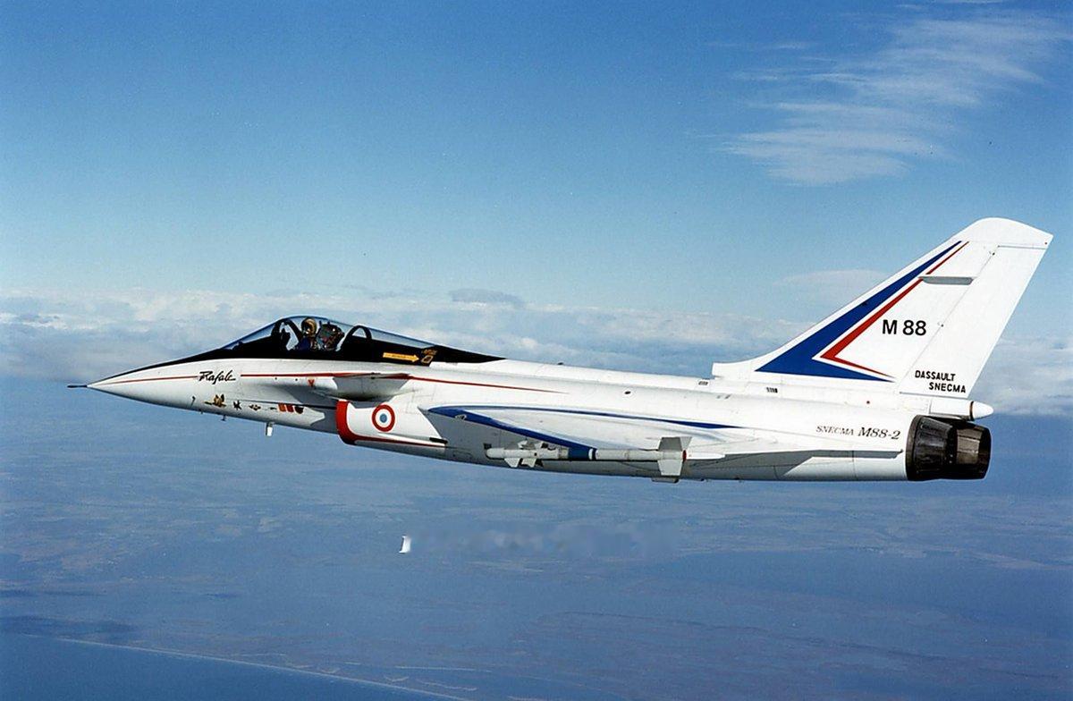 每天认识一件兵器 阵风原型机使用了美国F404发动机，这架阵风使用了1台F404