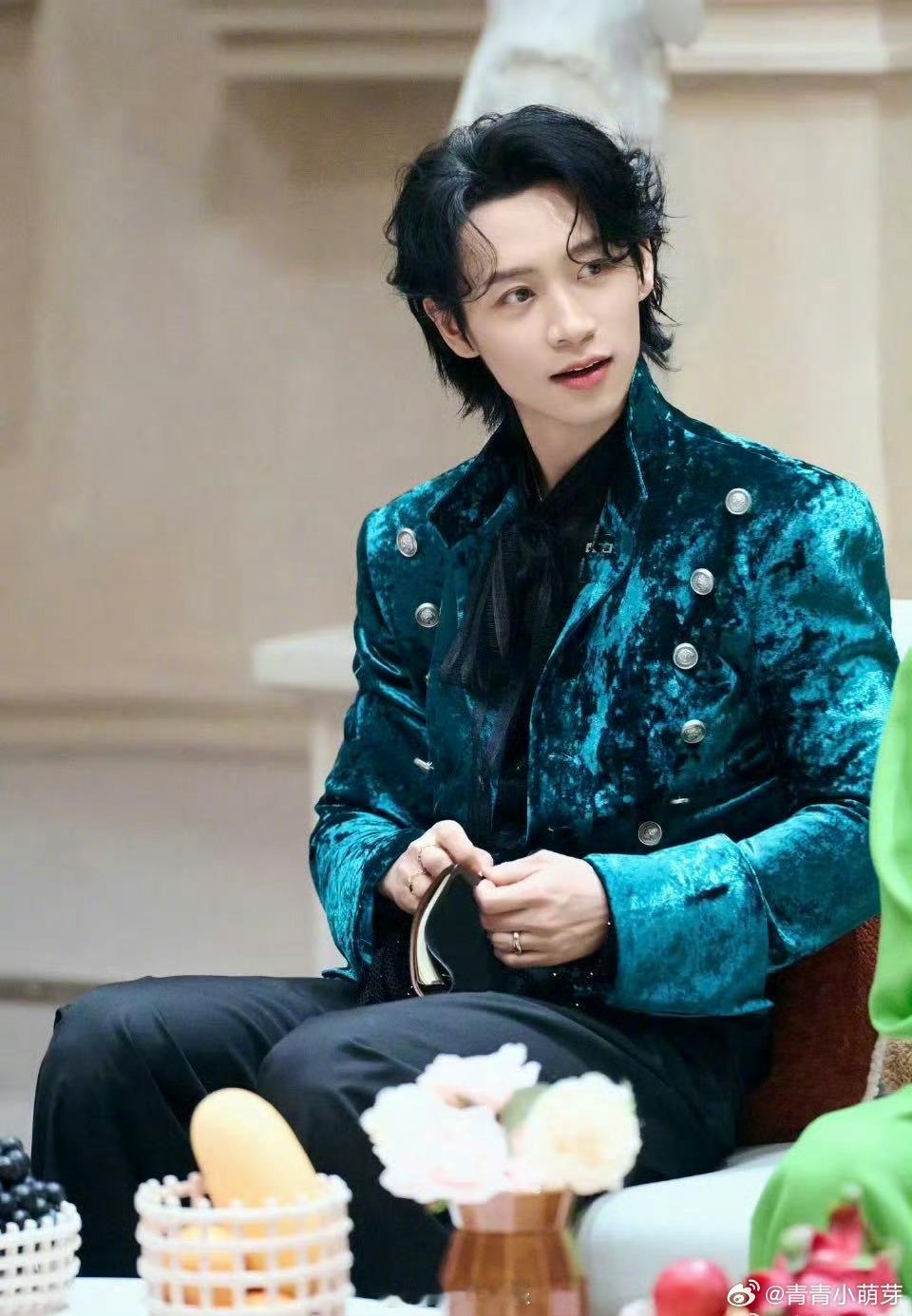 魏晨承包了所有高音在大侦探演唱会上，魏晨实力承包所有高音，一开口就惊艳众人。超强