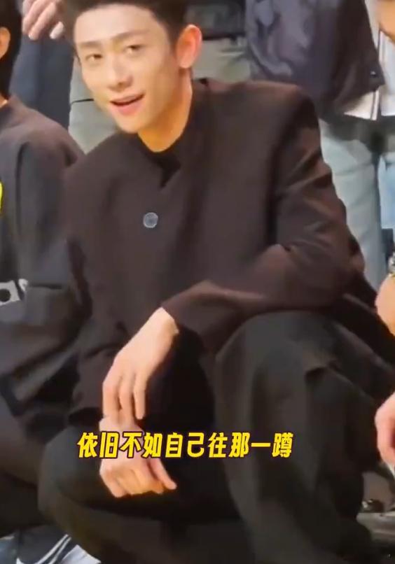 我从小就是看他的戏长大的， 他演的余罪也都很火啊，多接几部好剧吧 