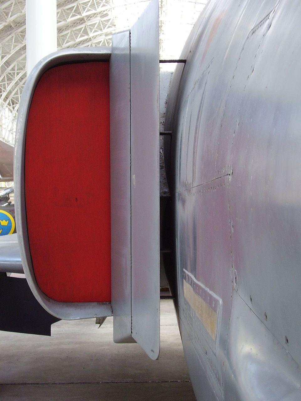 一代机有一代机的进气道目前，按照对来流的压缩方式，可以将超声速进气道大体分成五类