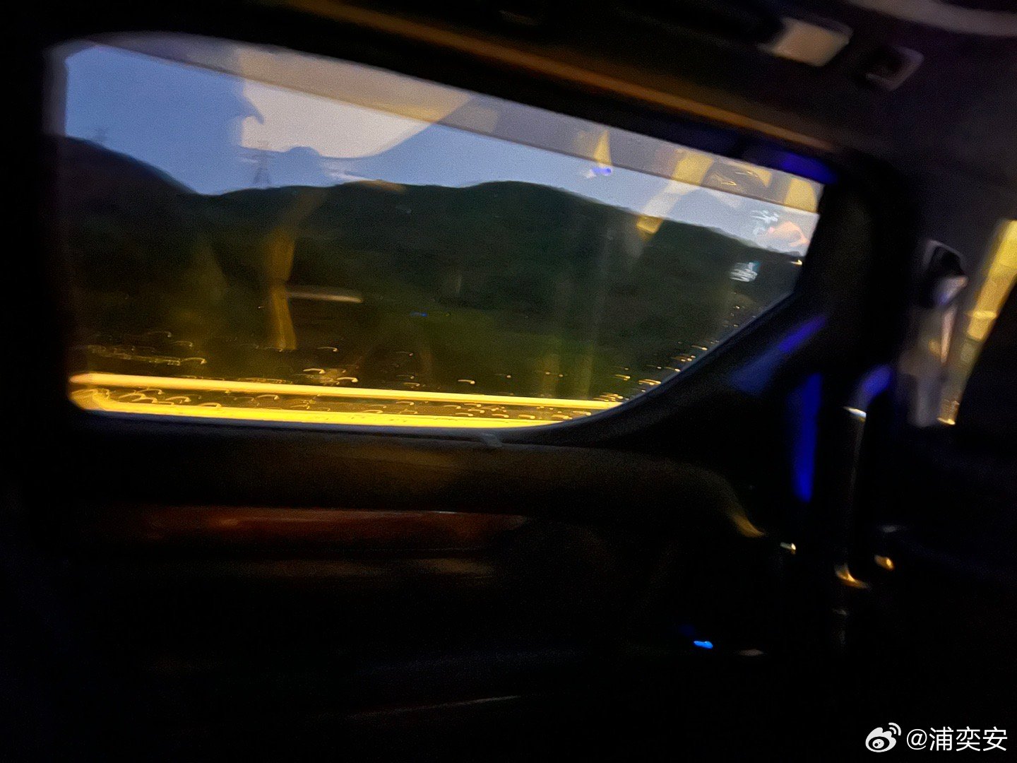 香港，天水围日日夜夜。透过财经看世界安在行 香港
