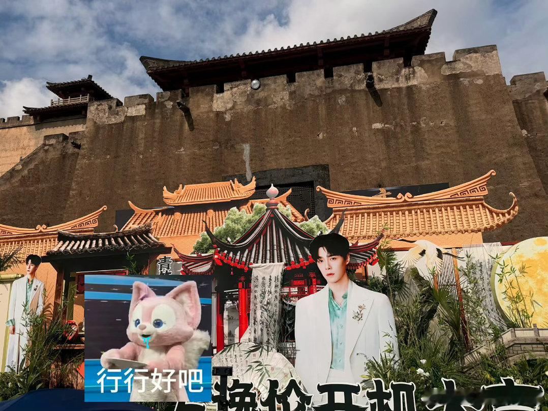 尹浩宇海棠春出妆尹浩宇海棠春开机状态褪去日常私服换上古装造型瞬间入戏，身形挺拔仪