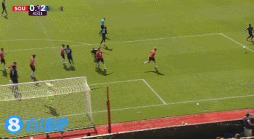 德里赫特今天的比赛让人意想不到啊，从拜仁转会过来之后，不论是在曼联还是在荷兰，球