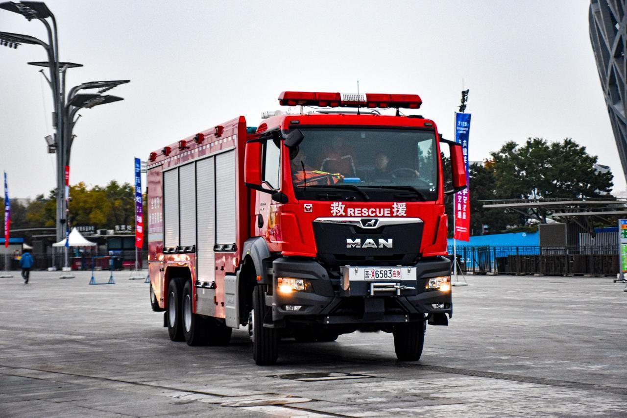 北京高米店站的6×6全驱全地形器材车