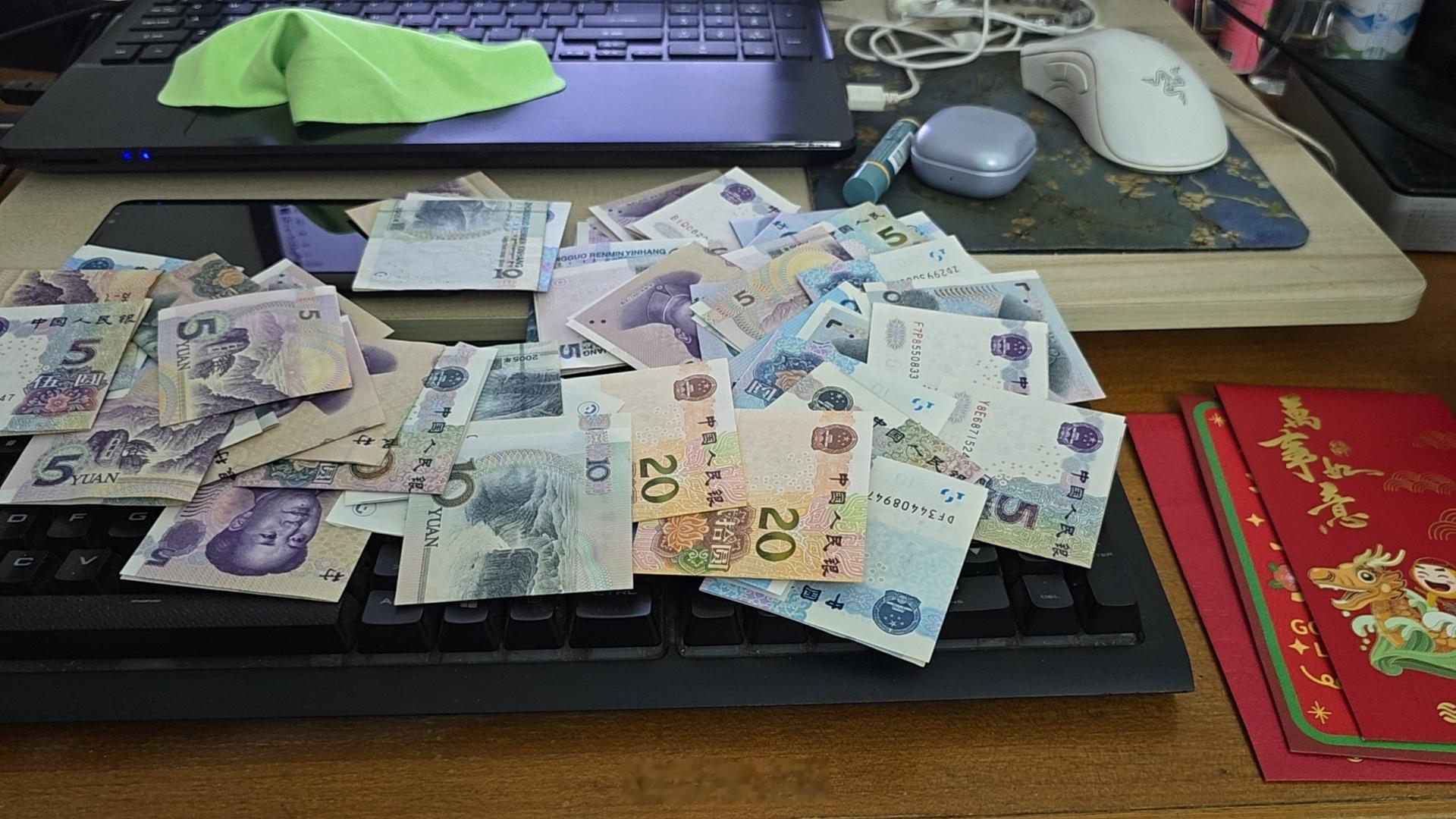 朋友圈的兄弟，在展示珠三角新年红包数额的真实水平[嘻嘻][嘻嘻][嘻嘻] ​​​