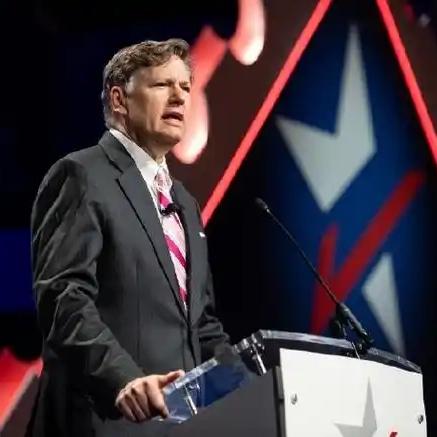 仨真的郁闷啊！原本以为跟着美国混，能像中国那样混的风生水起，结果被美国人当面泼了