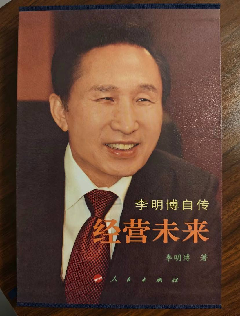 莫怪大雨磅礴，人生本就风雨兼程。人生总会给我们一些措不及防，就像这突如其来的狂风