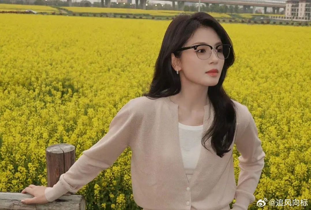 美成啥了~一个刘涛一个袁泉 现实里感觉就是一看就是很善良的那种美 