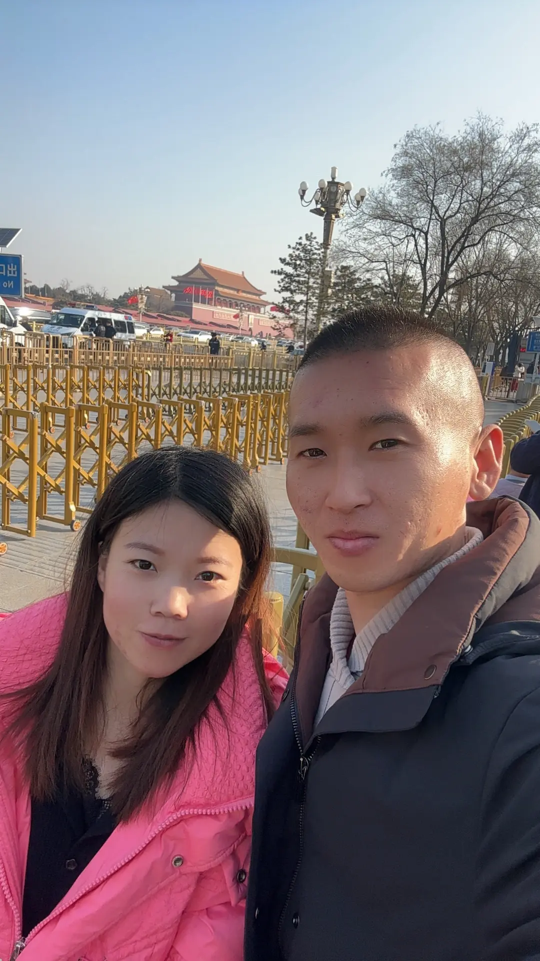 也会想，他也才30多岁而已他也不容易，心疼他每天搬铁加班到很晚的样子...