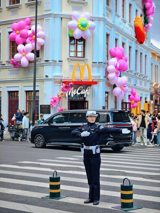哈尔滨新晋顶流麦当劳的最美守护风“警”