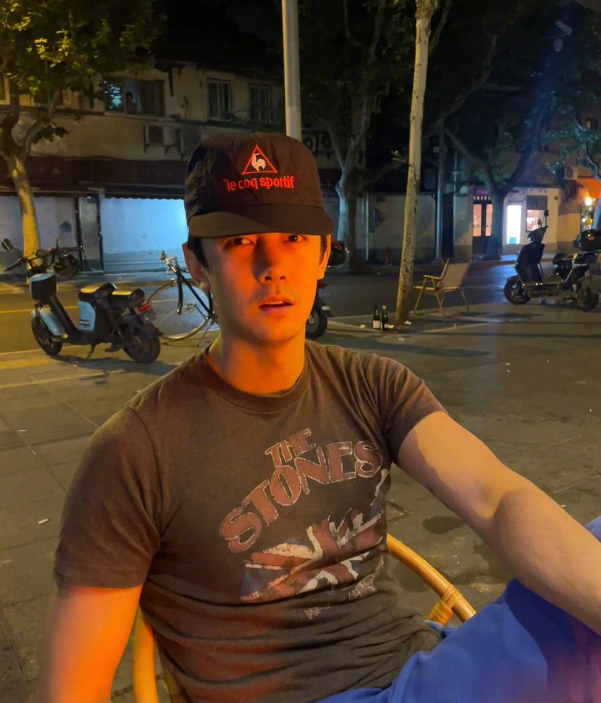 纪凌尘挺憋屈的。

纪凌尘在《云之羽》第一集还是有不少戏份的，结果大家都没认出来