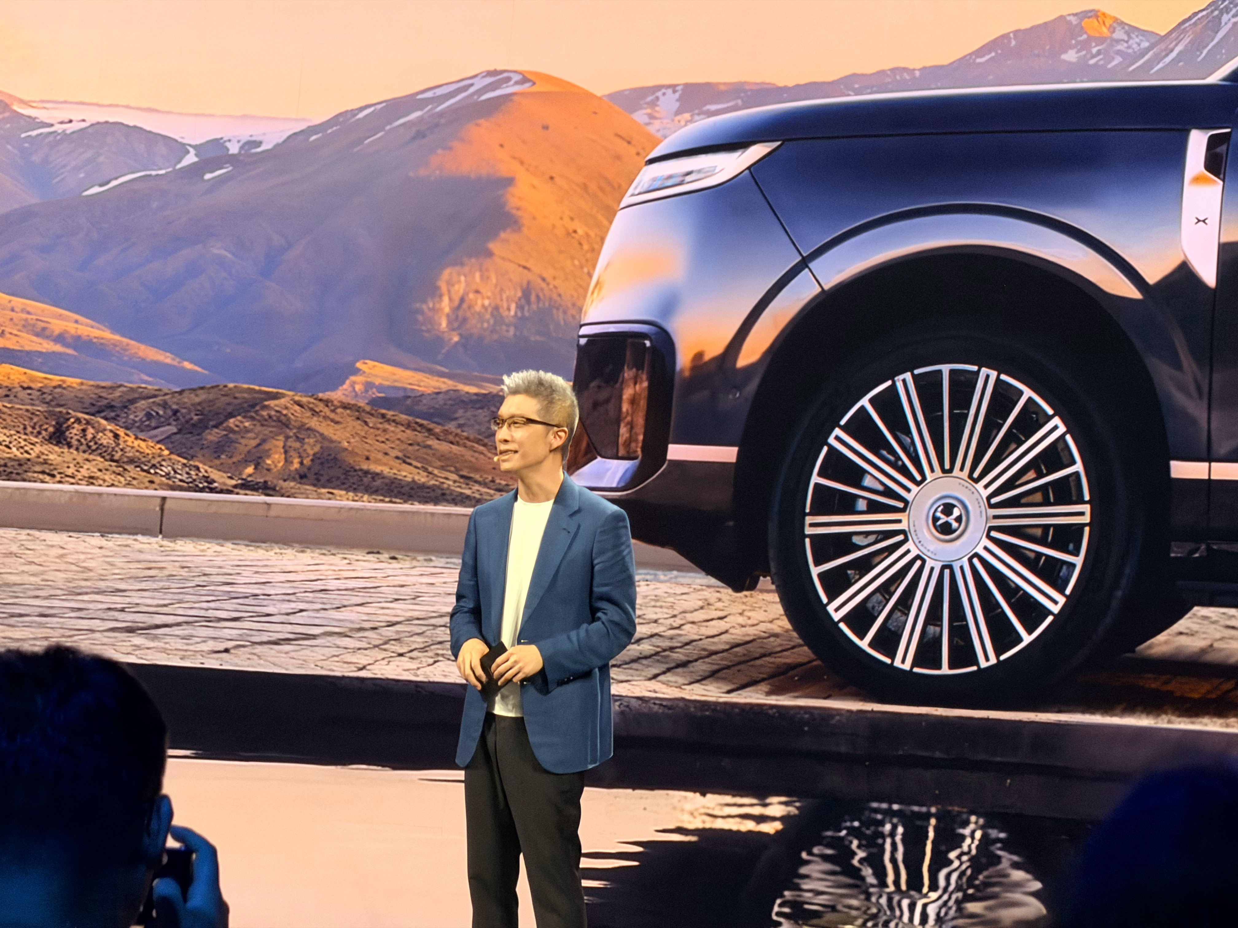 新科技旗舰小鹏GX今晚预售小鹏GX把四大安全测试场搬到发布会现场听完朱广权讲顺口