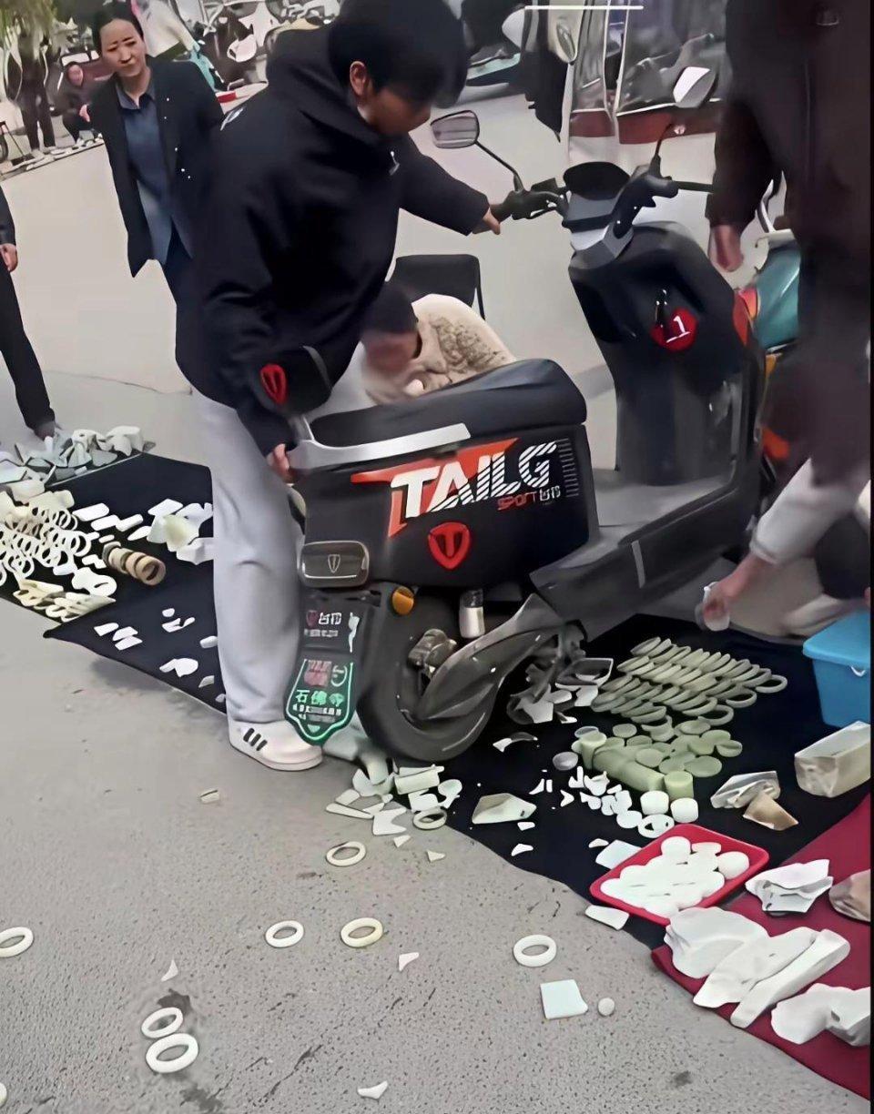 大家帮我预估一下得多少钱才能离开这个摊位？ 