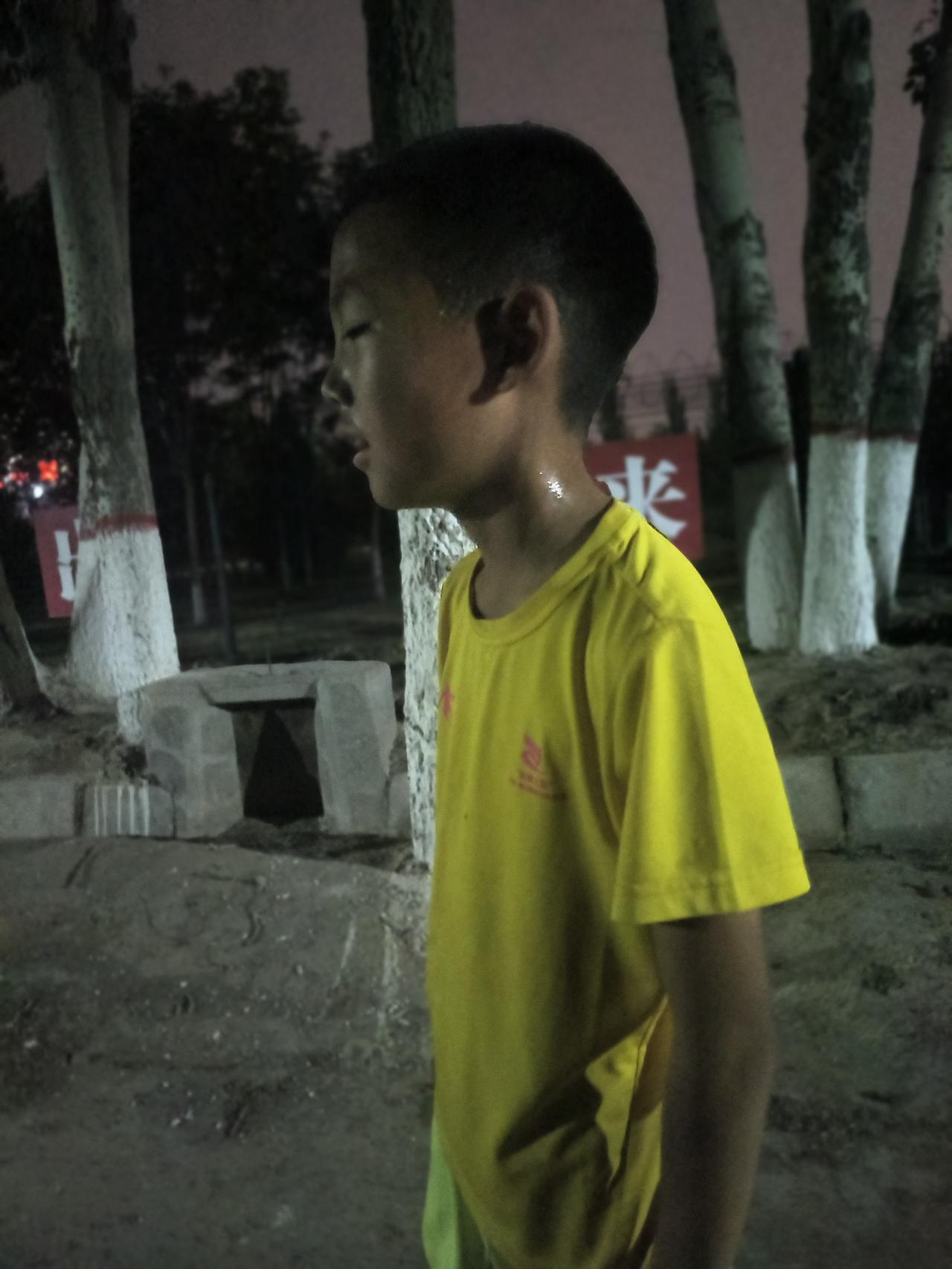 坚持跑步，不是为了和谁比拼速度，
而是用汗水记录自己的状态。
每一次迈开双腿，都