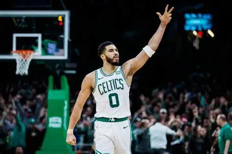 看NBA上咪咕视频
塔图姆和乔治是一个级别的运动员吗？
塔图姆在2017年首轮第