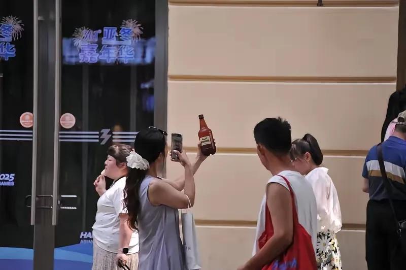 有没有发现，今年七夕的朋友圈特别安静？几乎看不到有人晒红包、秀礼物了，回想520