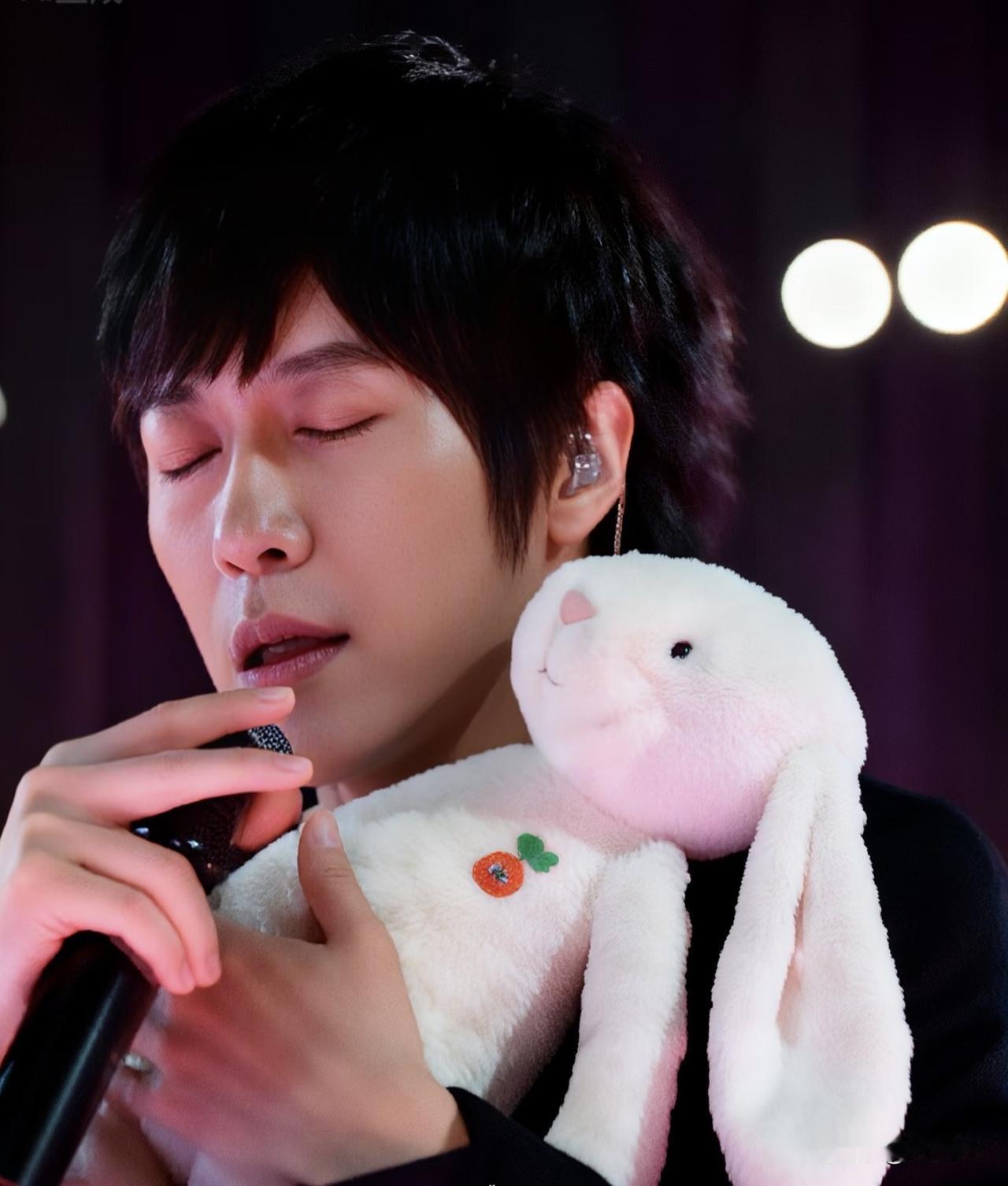 “朱孝天杀疯了‼️手撕F4吐槽歌难听，回怼五月天阿信场面话太敢说
不能上桌吃饭，