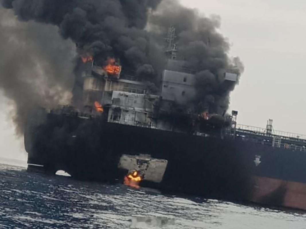 伊朗称两艘超级油轮触雷爆炸当地时间10月23日，伊朗伊斯兰革命卫队海军称，两艘超